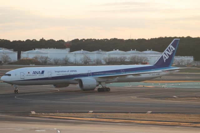 BOEING 777-300ER (JA782A)