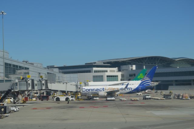 Boeing 737-800 — - Copa Airlines Connect Miles livery at SFO with United 777-200 and Aer Lingus A330