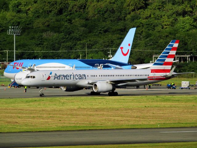 Boeing 757-200 (N186AN)