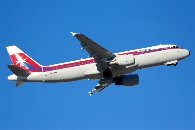 Airbus A320 (9H-AEI)