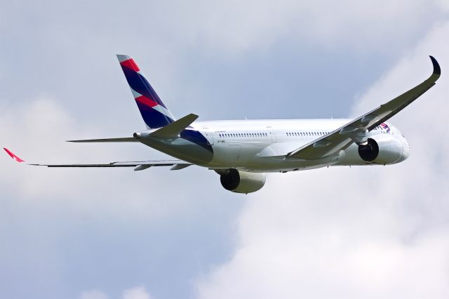 Airbus A350-900 (A7-AWD)