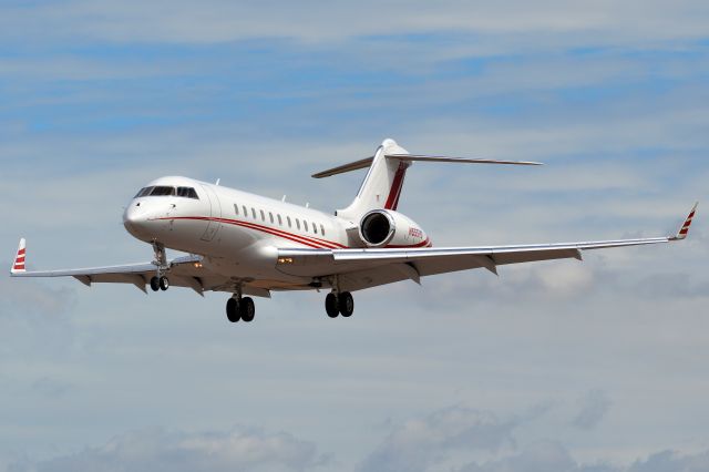 Bombardier Global 5000 (N555HD)