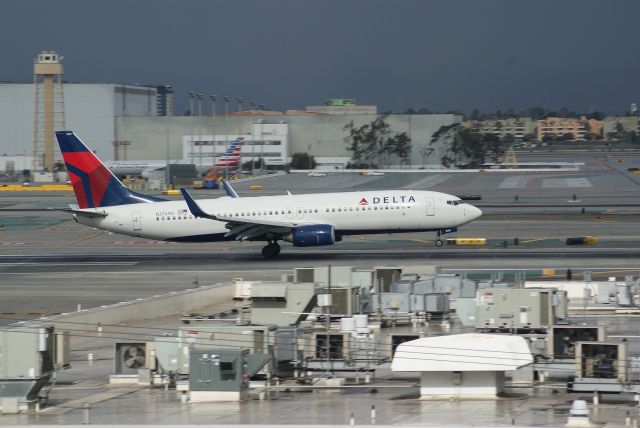 Boeing 737-800 (N3749D) - Delta Airlines B737-832 cn30490