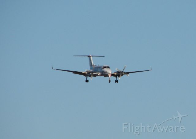 Beechcraft Super King Air 350 (N42ED) - Coming in to land at Downtown Shreveport.