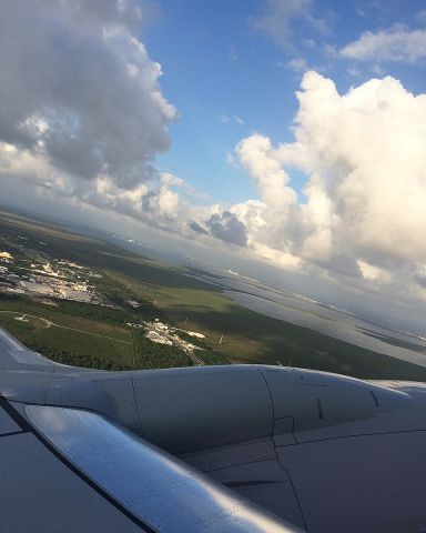 — — - ️Decolando do aeroporto de Cancun
