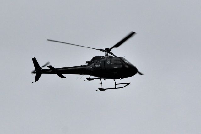 C-FVVR — - C-FVVR AEROSPATIAL AS-350 B survolant le fleuve St-Laurent à Lavaltrie QC. le 01-06-2022 à 17:31