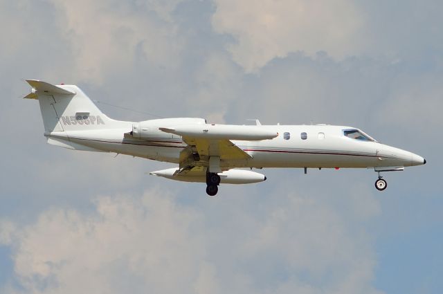 Learjet 35 (N568PA) - Medevac Learjet 35 N568PA Arriving KDFW 08/11/2013