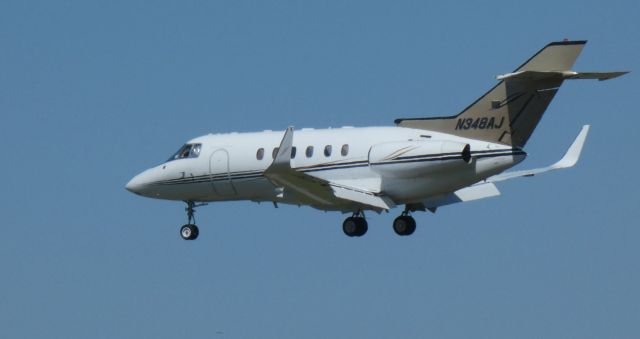 Hawker 800 (N348AJ) - On final is this 1997 Raytheon Hawker 800XP in the Spring of 2021.