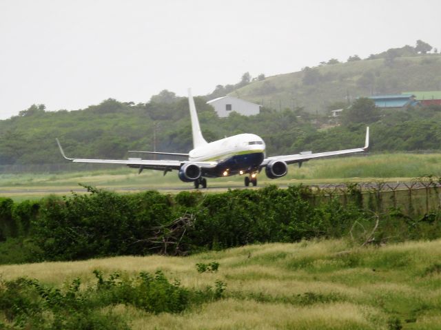 Boeing 737-800 (N732MA)