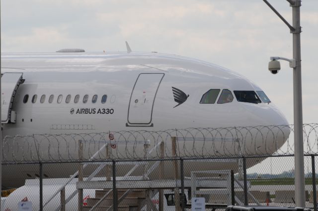Airbus A330-200 (9H-CLX)