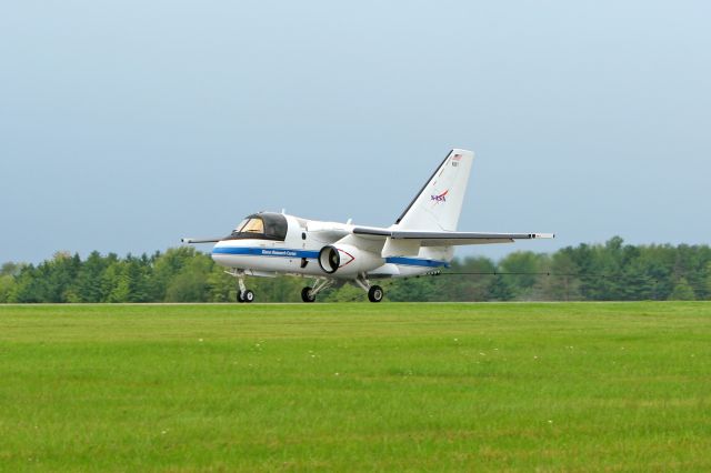 Lockheed L-394 Viking (N601NA) - A NASA S-3B Viking, N601NA/160607, cn 394A-3187, from the Glenn Research Center, adjacent to Cleveland Hopkins International Airport, Cleveland- (KCLE) USA – Ohio, taking the cable during the certification check of the Semi-Permeant Barrier Arresting Kit (BAK)-12 Aircraft Arresting System at KYNG on 1 Sep 2011.