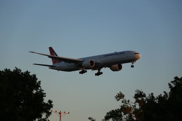 BOEING 777-300ER (TC-JJM)