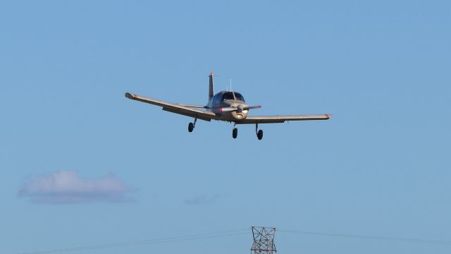 Piper Cherokee (N5674W)