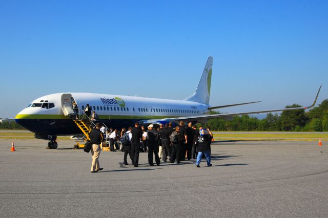 Boeing 737-800 (N733MA)