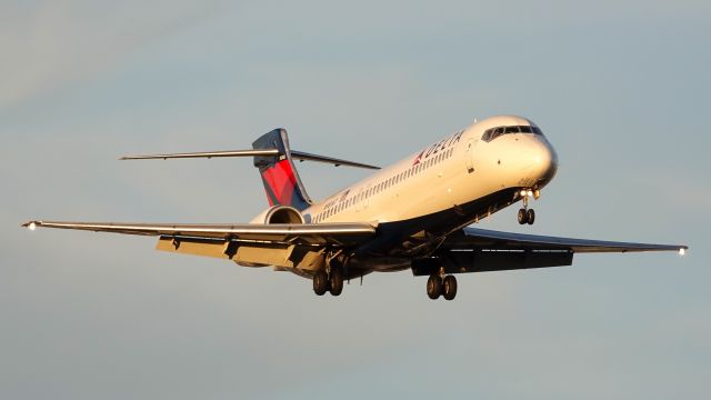 Boeing 717-200 (N981AT)
