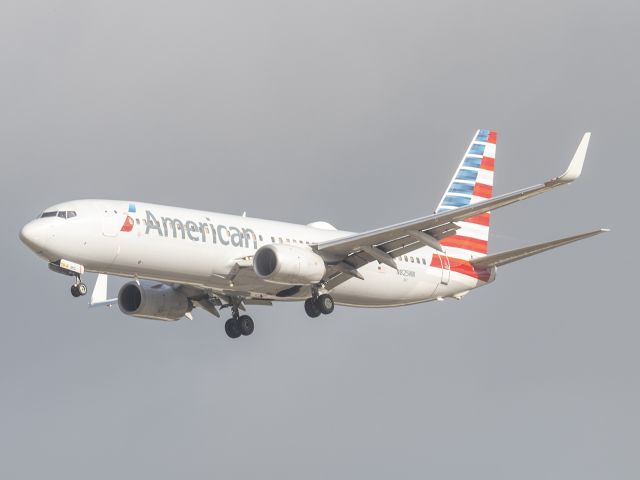 Boeing 737-800 (N825NN) - 6/26/2020