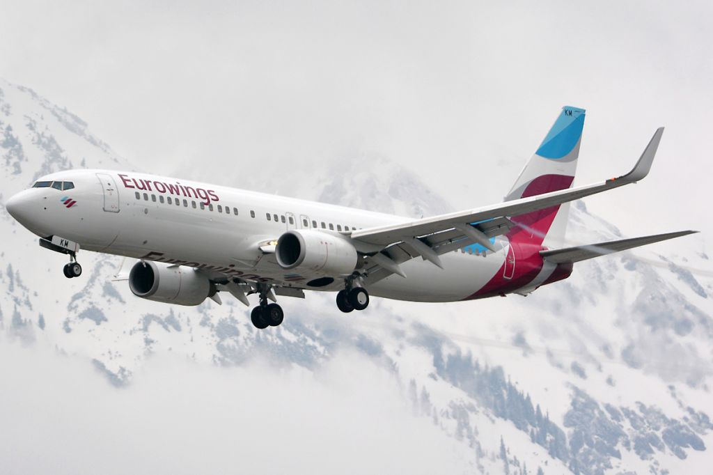 Boeing 737-800 (D-ABKM)