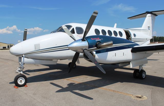 Beechcraft Super King Air 200 (N881MC) - At Pryor Field, Decatur, AL - September 15, 2016. Shot with a Canon T5 in sports mode, using the 18-55mm lens. 