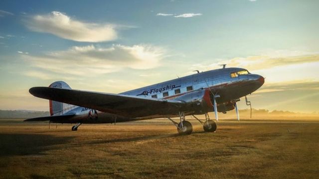 Douglas DC-3 (NC17334)