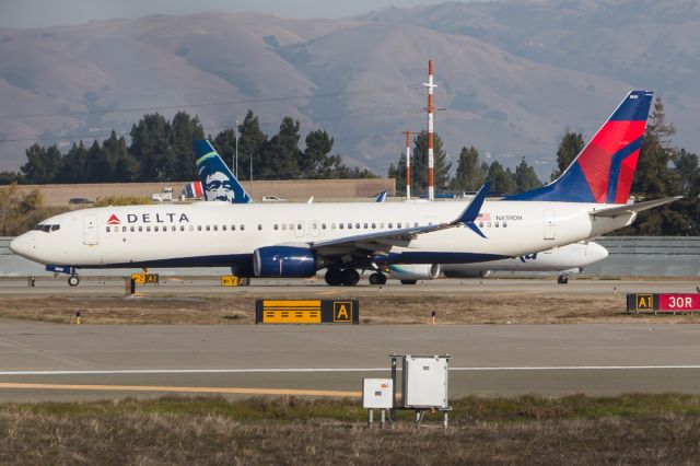 Boeing 737-900 (N839DN)