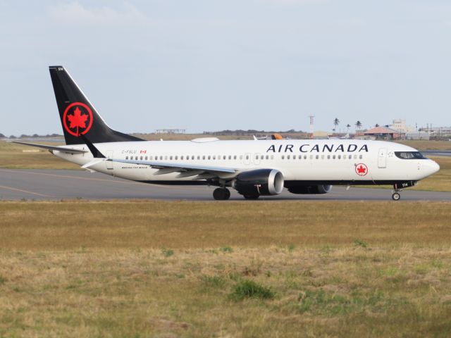 Boeing 737 MAX 8 (C-FSLU)