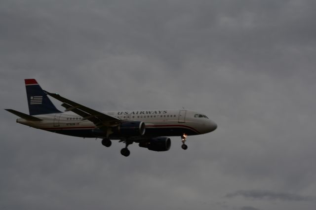 Airbus A319 (N716UW)