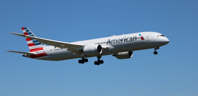 Boeing 787-9 Dreamliner (N828AA) - On short final is this 2017 American Airlines Boeing 787-9 "Dreamliner" in the Summer of 2022.