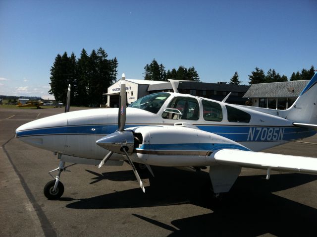 Beechcraft 55 Baron (N7085N)