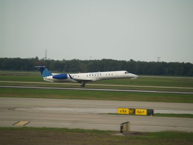 Embraer EMB-145XR (N24128)
