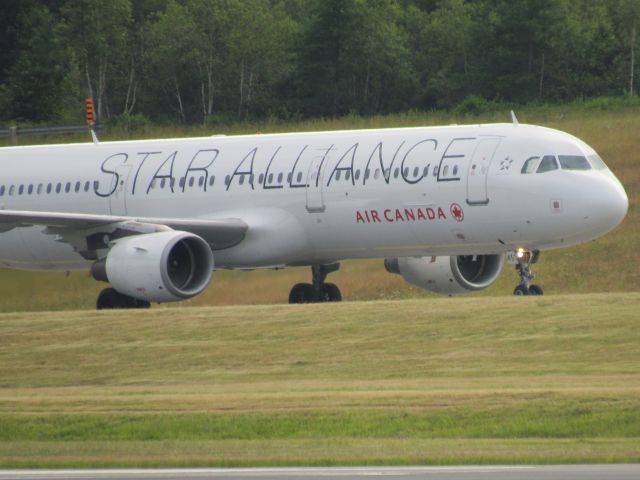 Airbus A321 (C-GITU) - Star Alliance livery