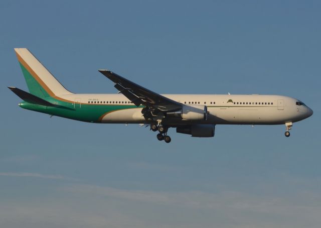 BOEING 767-300 (VP-BKS)