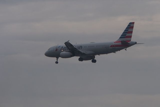 Airbus A319 (N680AW)