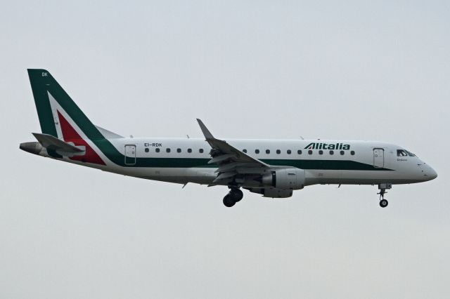 Embraer 175 (EI-RDK)