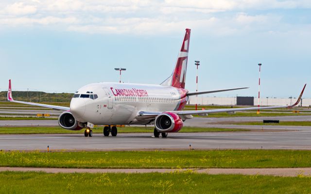 BOEING 737-300 (C-GCNU)