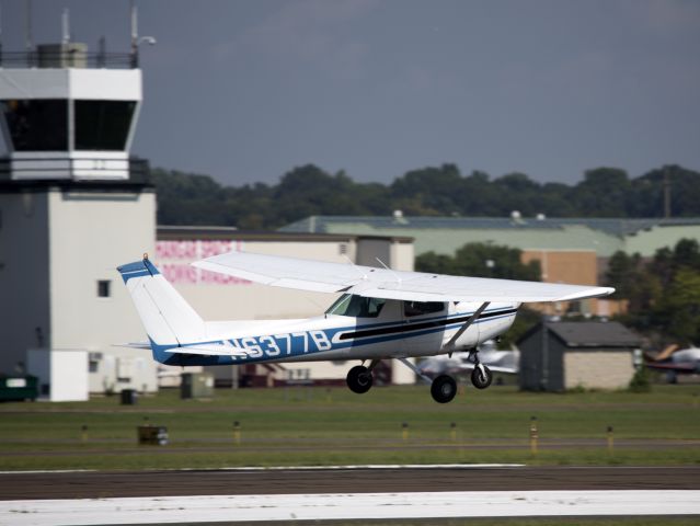 Cessna 152 (N6377B) - Take off runway 08.