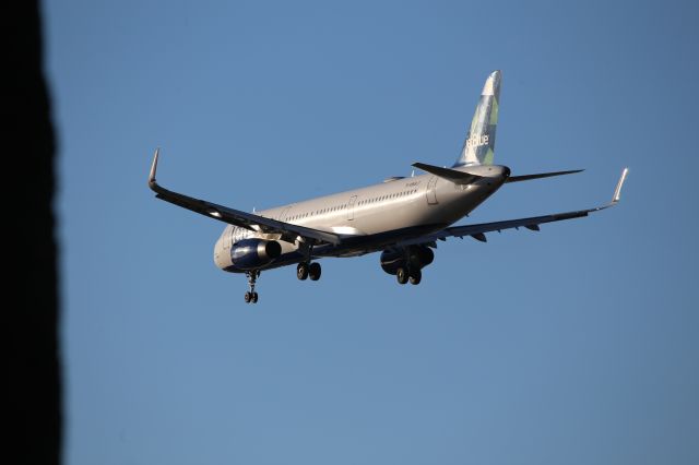 Airbus A321 (N968JT)