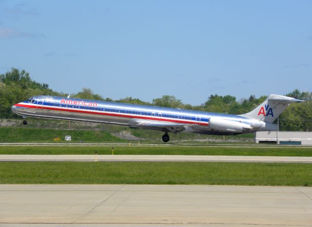 McDonnell Douglas MD-82 (N93AA)