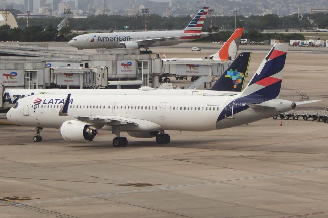 Airbus A321neo (PS-LBE)