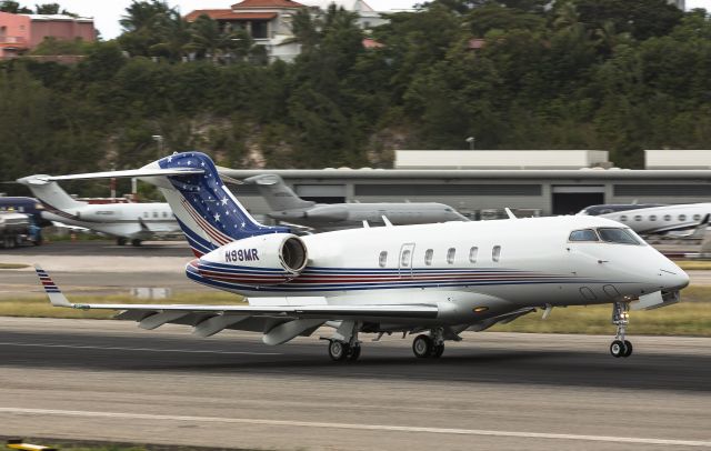 Bombardier Challenger 300 (N99MR)