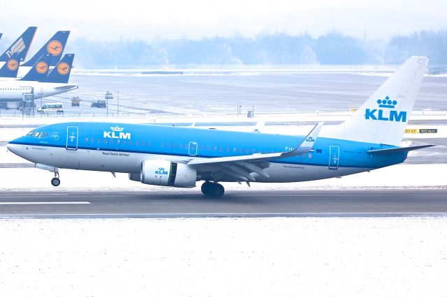 Boeing 737-800 (PH-BGL)
