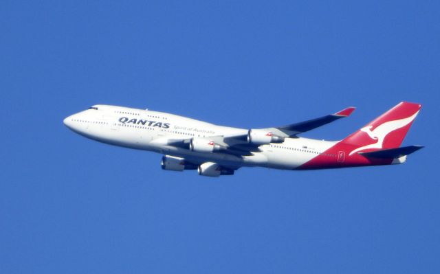 Boeing 747-400 (VH-OEI) - Shown here a few minutes until landing is an Qantas Boeing 747-400 in the Summer of 2016.