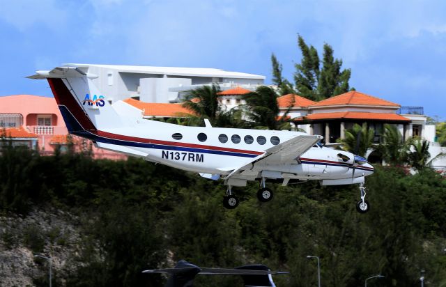 Beechcraft Super King Air 200 (N137RM)