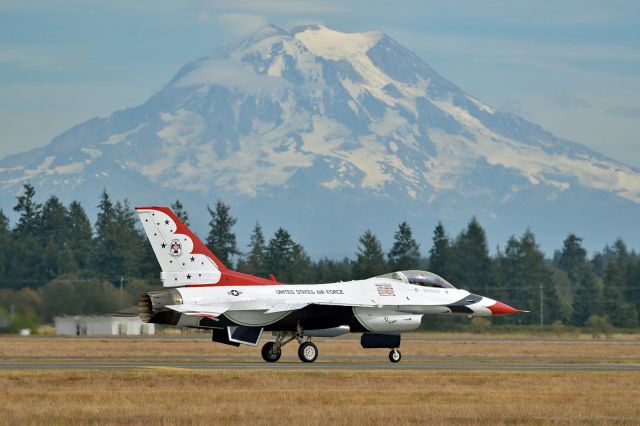 Lockheed F-16 Fighting Falcon (AALF5) - USAF demo team - Thunderbirds