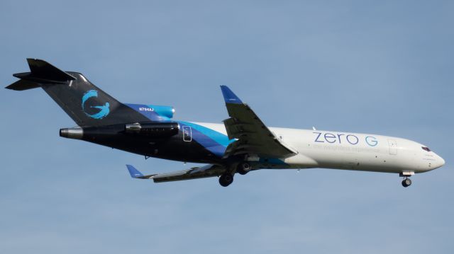 BOEING 727-200 (N794AJ) - Surprise visitor Zero G 727-200 landing at BUF