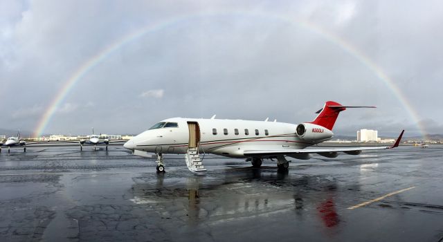 Bombardier Challenger 300 (N300LV)