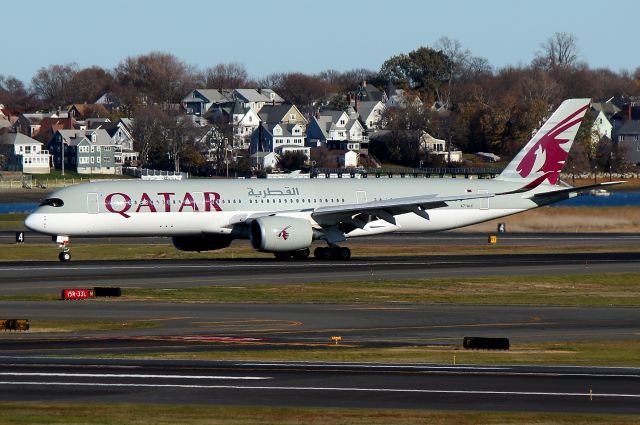 Airbus A350-900 (A7-ALC) - Qatari 743 arriving from Doha on 33L