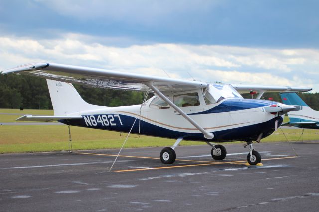 Cessna Skyhawk (N84827)