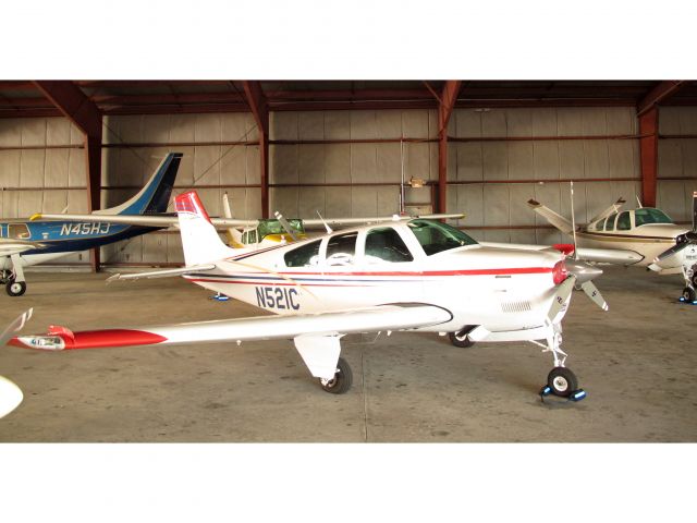 Beechcraft Bonanza (33) (N521C)