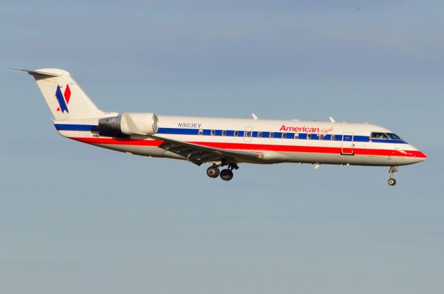 Canadair Regional Jet CRJ-200 (N903EV) - American Eagle - N903EV - CRJ-200 - Arriving KDFW 11/19/2013