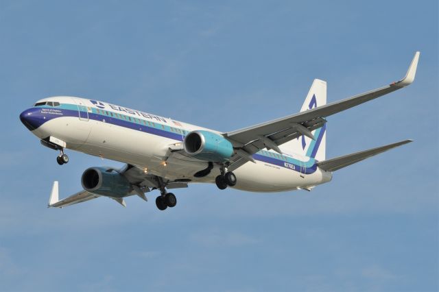 Boeing 737-800 (N276EA)